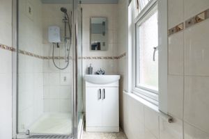 Shower room- click for photo gallery